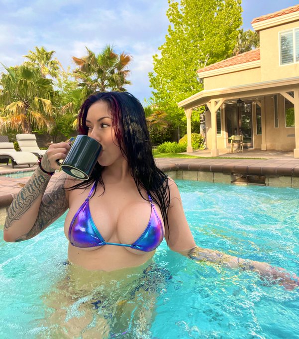 Hot tea + Jacuzzi = Relaxed ☕️🩵 https://t.co/V6uhtA5YEQ