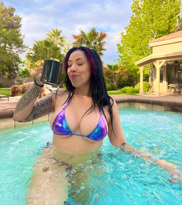 Hot tea + Jacuzzi = Relaxed ☕️🩵 https://t.co/V6uhtA5YEQ
