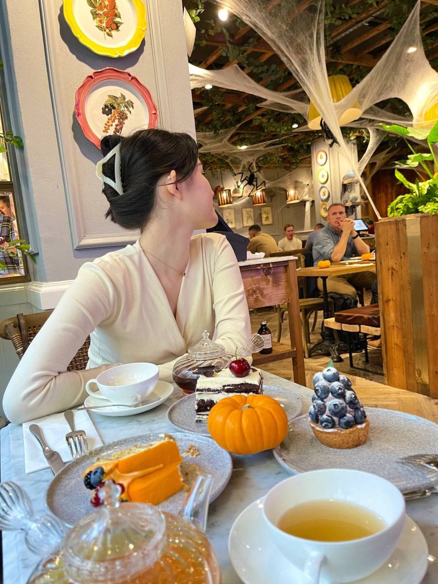 cha_uga's tweet photo. Wonderful afternoon tea time on the weekend! https://t.co/Pmf22hLnIt