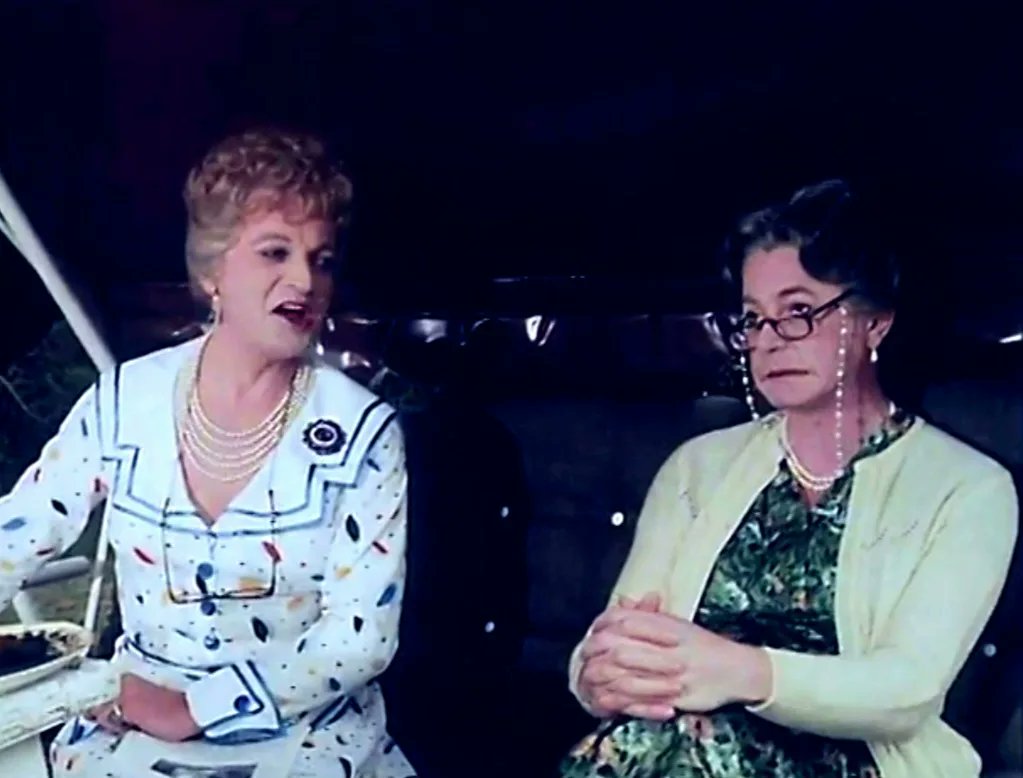 WhosThatGav's tweet photo. I expect Dame Hilda's giving Dr Hinge a lovable earbashing. "Evadne?? 21 years I've been up here waiting. What have you been doing?? Stupid woman." #HingeAndBracket #DearLadies #PatrickFyffe #GeorgeLogan 💗 https://t.co/zRmdzCgSgK