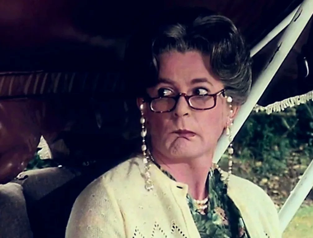 WhosThatGav's tweet photo. I expect Dame Hilda's giving Dr Hinge a lovable earbashing. "Evadne?? 21 years I've been up here waiting. What have you been doing?? Stupid woman." #HingeAndBracket #DearLadies #PatrickFyffe #GeorgeLogan 💗 https://t.co/zRmdzCgSgK