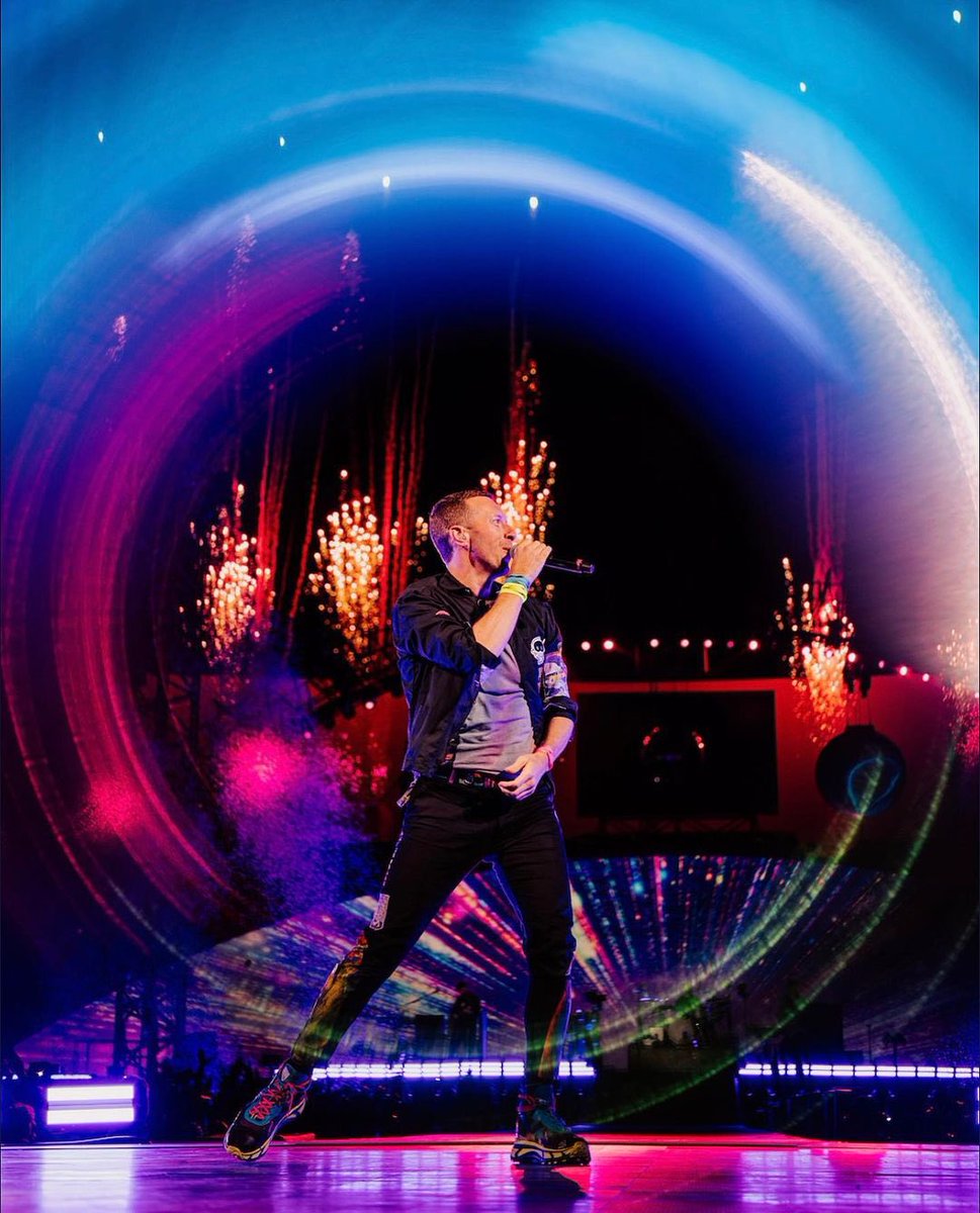 coldplaylife_'s tweet photo. 🇵🇹 ¡Hoy cuarta y última noche de Coldplay en Coimbra! 🪐

Esta noche es la cuarta función de la banda en esta ciudad en el #MOTSWT, que nos ha dejado unas fotografías espectaculares. https://t.co/tXF3Fptw2v