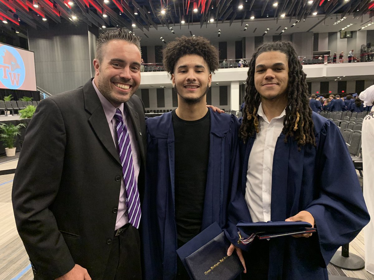 SlateHillStars's tweet photo. Congratulations to all of the 2023 @TWHS_Cardinals graduates and the 2023 Slate Hill ⭐️ Stars that are graduating! A special shout-out to 2023 graduate, Brooklyn Keathley!! I was honored to present your diploma ❤️ https://t.co/SWwUWIvzqb