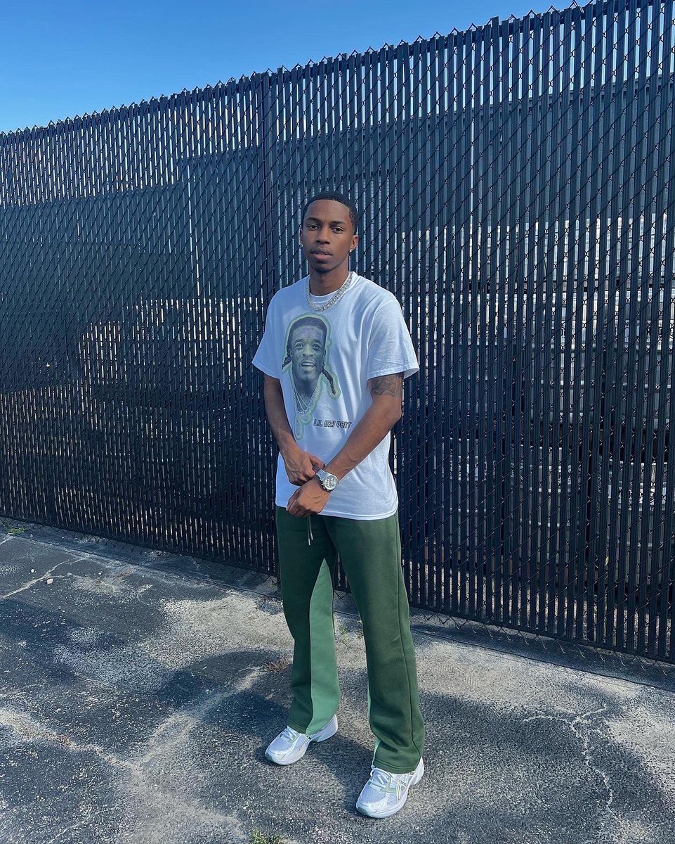 irac2x's tweet photo. Used to only worry bout my vert, now dis drip uzi’n off me wit lil effort 🥱💧 #bluesight #liluzivert #boohoo https://t.co/NwS2Vj663O