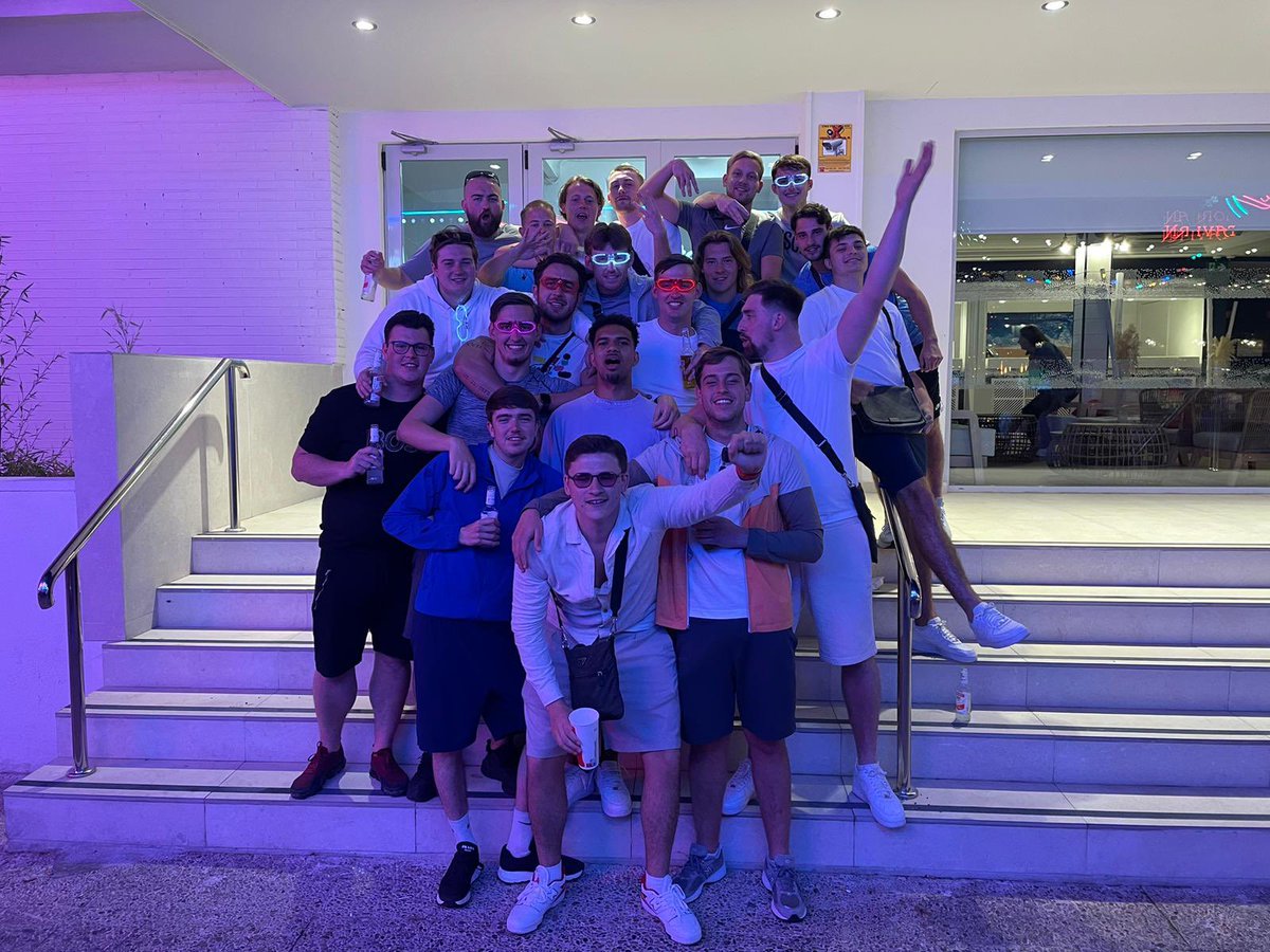 ManfordWay_FC's tweet photo. FULL TIME: Benidorm 1 - 0 Manford way

No better way to end a treble winning season 🏆🏆🏆a year that won’t be forgotten.

What a squad, what a team, what a family ❤️🖤 https://t.co/k2Qzeq5jwE