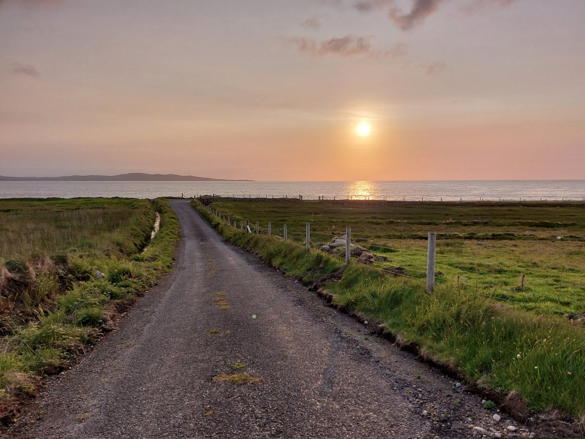 Rosieekelly28's tweet photo. As the sun sets on another weekend...
#dunaff
#photohour https://t.co/ja0tKo0rd2