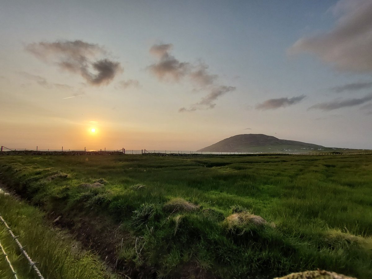 Rosieekelly28's tweet photo. As the sun sets on another weekend...
#dunaff
#photohour https://t.co/ja0tKo0rd2