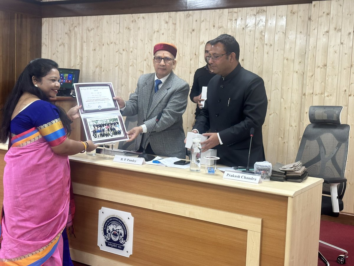 ADMvimlesh's tweet photo. #MidCareerTraining at @drstuaoa #LatePost https://t.co/lP8NNThZ6k