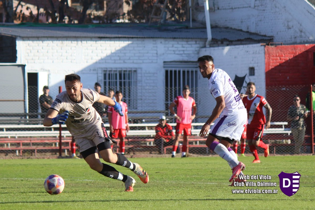 webdelviola's tweet photo. Tras el pase de Francisco Molina, Valentín Gargiulo anota el gol del empate de Villa Dálmine ante Deportivo Maipú en Mendoza. https://t.co/cZ7k5yWcES