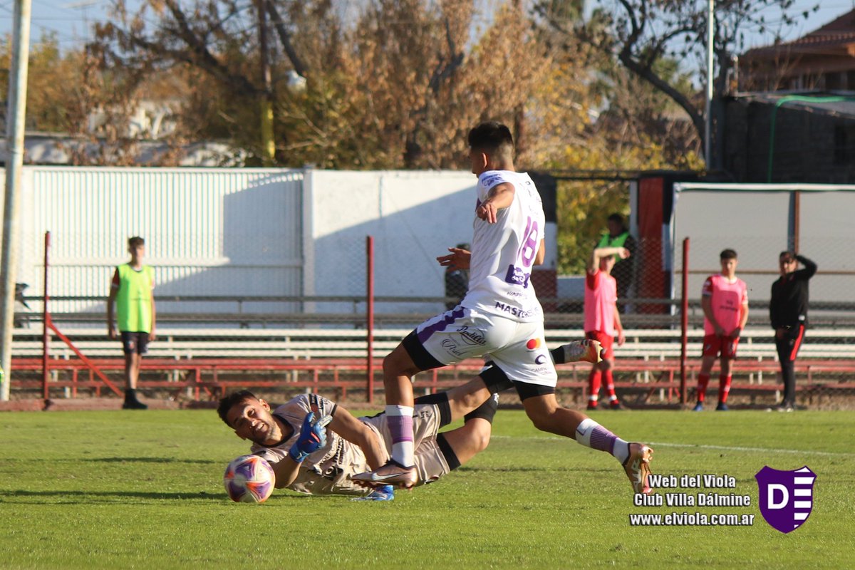 webdelviola's tweet photo. Tras el pase de Francisco Molina, Valentín Gargiulo anota el gol del empate de Villa Dálmine ante Deportivo Maipú en Mendoza. https://t.co/cZ7k5yWcES