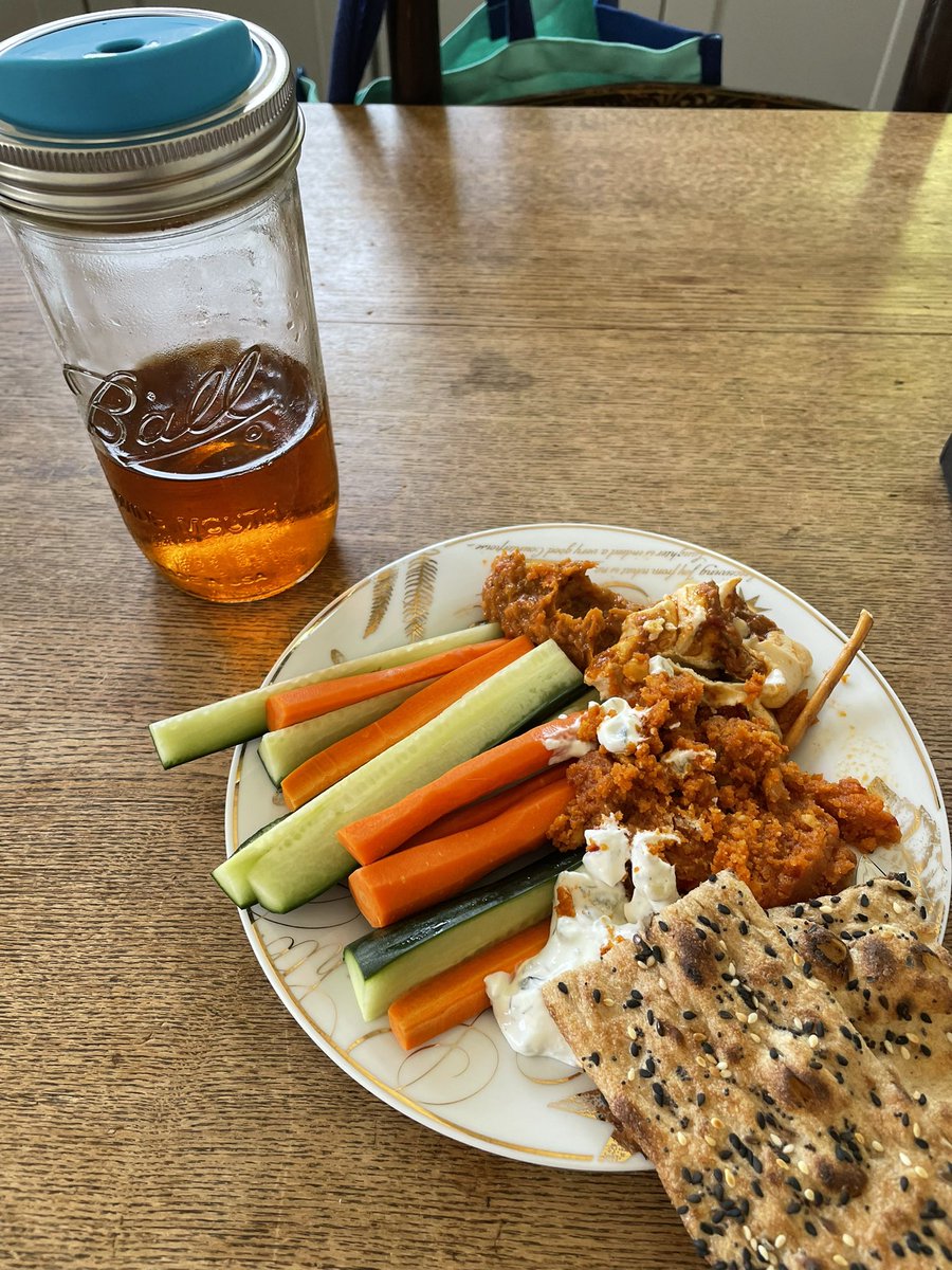 Today's #gratitude:
🇦🇲 the perfect lunch from my local Armenian gourmet grocer
🫑 the genius who discovered that roasted peppers and walnuts smashed into a paste was heaven
🧘 making it all the way through a 90 minute vinyasa class without having to take a break!
#simplethings