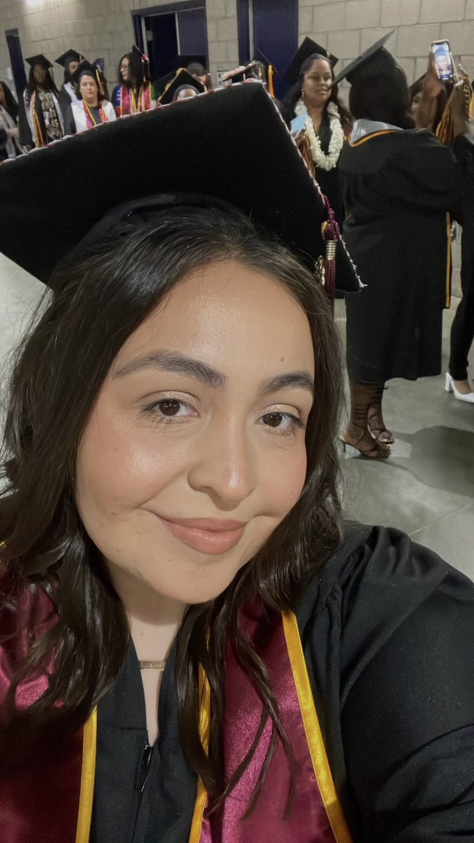 haiileybob's tweet photo. Ms. Educated 👩🏻‍🎓 https://t.co/KS3nu6ehin