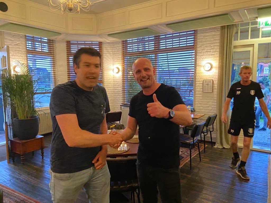 ROAC_5's tweet photo. Maar waar spelers stoppen moet je ook nieuwe spelers contracteren, Vincent van Ryp trekt volgend seizoen graag het shirt van De Helden aan!! #Ryp #DeHelden #nieuweshirtsponsor!? https://t.co/qIkPL78sYP