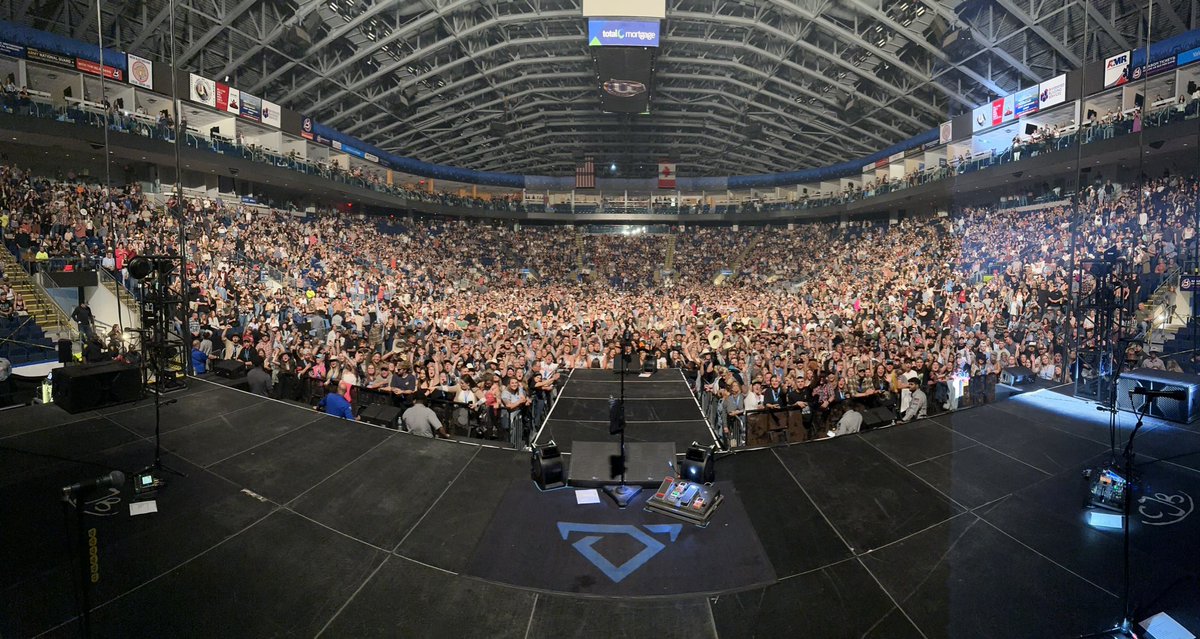 codyjohnson's tweet image. Syracuse, Lowell, and Bridgeport - what a weekend! Thanks for coming out and singing along! See y’all soon! #COJONation #SOLDOUT