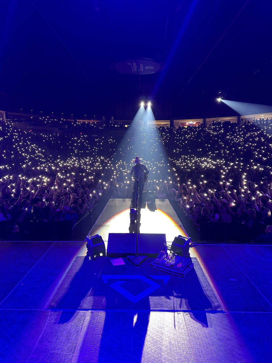 codyjohnson's tweet image. Syracuse, Lowell, and Bridgeport - what a weekend! Thanks for coming out and singing along! See y’all soon! #COJONation #SOLDOUT