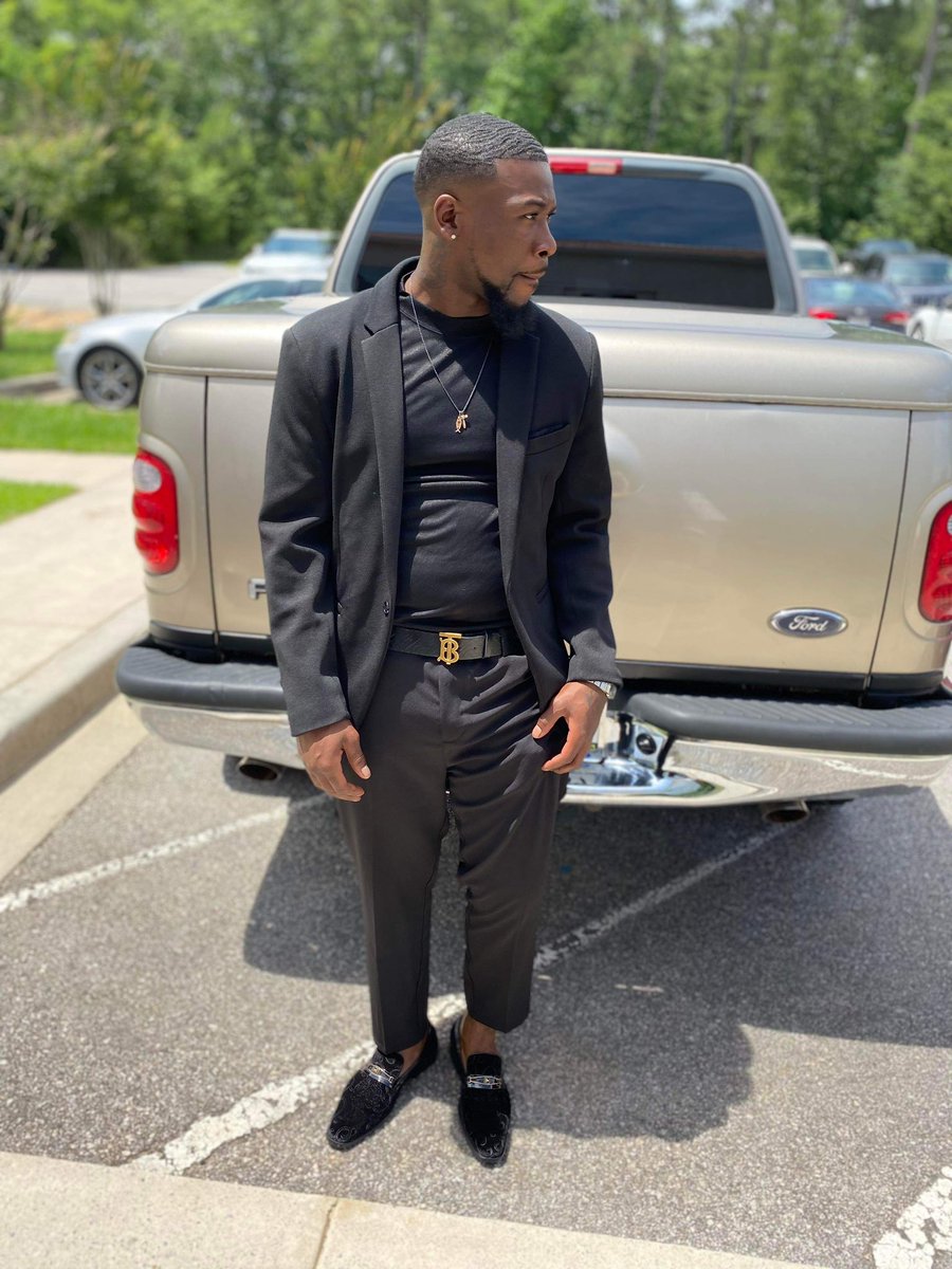 bunch_jakobe's tweet photo. You were my cup of Tea ☕️ but now I drink Champagne 🍾 😮‍💨 #YoungFamousAndAfrican #PositiveVibesOnly https://t.co/ajVBlQBESL