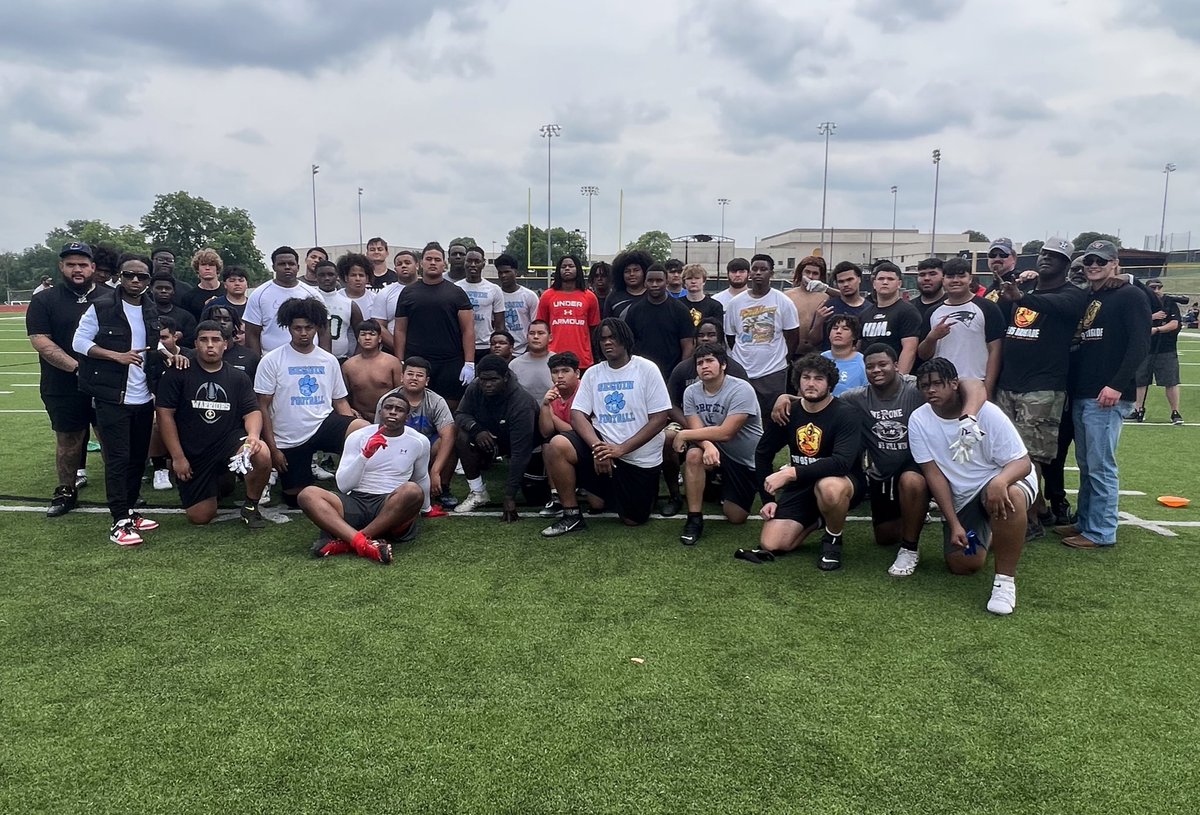 CKennedy247's tweet photo. Great day at #TrappinInTheTrenches, glad this camp series is back

My guys @ZachIsGreat_ &amp; @TheHoustonHero are two of the best for a reason, can’t wait for the next💯

The OL MVP- @BerryAmarion75 
The DL MVP- @MAOkwura https://t.co/46TB8qov5M
