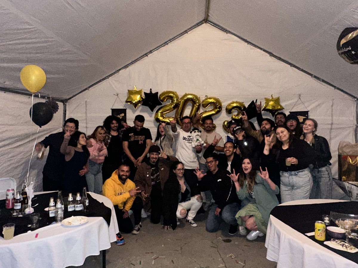 piquilloperales's tweet photo. Love this kid so much I stayed up past my 10 pm bedtime to celebrate him 🎊 #2023Grad #LetsGoRoger @rogfeelgood https://t.co/4FQ2LYXL1q