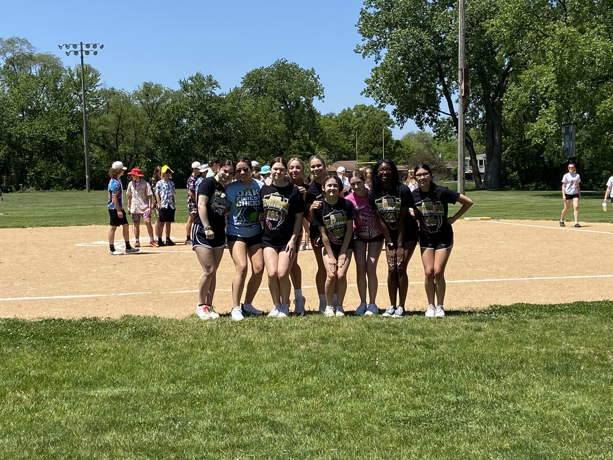 OF_Varsity's tweet image. 🌞What a beautiful day to celebrate &amp;amp; support one of our favorite little Bengals! 

💛Lucky Fin Project

🥎Also had a great time playing 🤣a game of wiffle ball (obviously not in our wheelhouse)! 

#limbdifferenceawareness #bengalpride🐯 #love #kindness🫶🏼