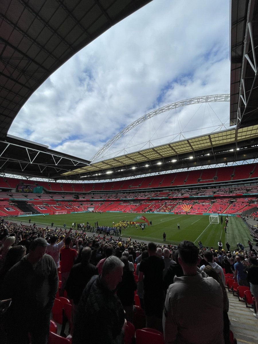 Congratulations to <a href="/AscotUnitedFC/">Ascot United FC</a> for their sensational win today! What a fantastic day for our great town and club. #WeAreAscot 💛💙