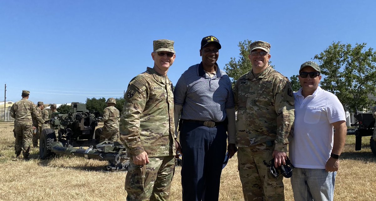 40ID_DeputyCG's tweet image. Excited to watch MAJ Jorge Regan take command today from LTC Val Owen, both captains from my time in 1st Battalion 143 Field Artillery (@143FA). Got to see some old friends as well. Deeds Not Words!
#redleg
#kingOfBattle
#KOB
Missed a pic with @brianwintzer, though.