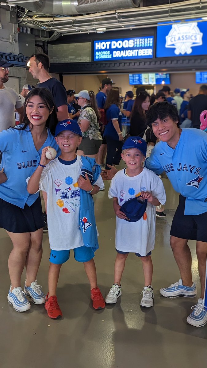 AngeWill's tweet photo. Thanks #JaysForce for an awesome time after the @BlueJays game! #JrJays #NextLevel https://t.co/pMyawoebcg