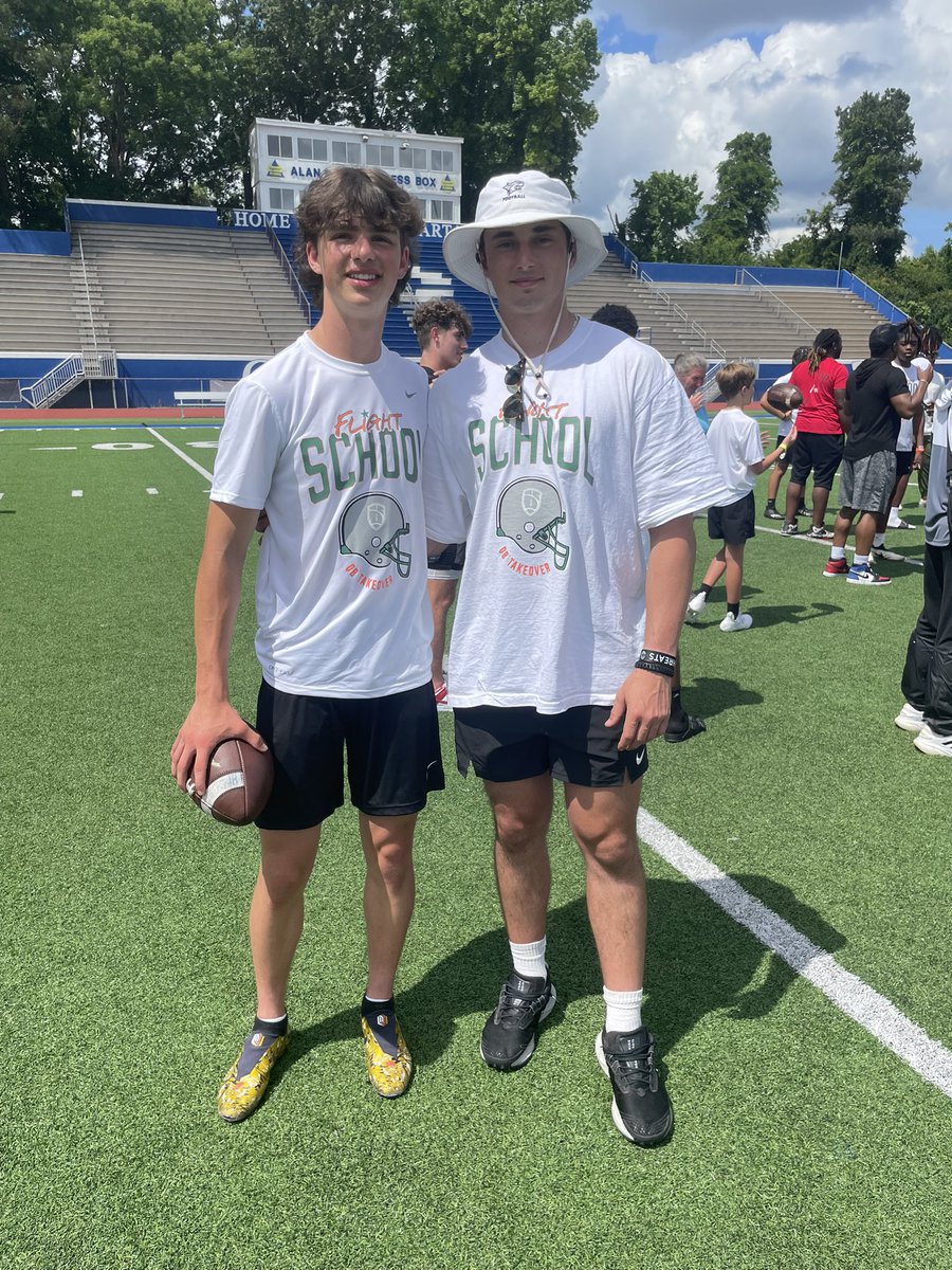 MattMeacham6's tweet photo. Had the best time at Flight School with @QuincyAvery and the rest of the guys! Thank you to everyone who helped make me better this weekend! @CoachBeas @QBCoachMcEvoy @qbcoachshorty @CoachDre_QB @iamcolesnyder @maxtbro @HFLfball https://t.co/VW8dXTLgeS