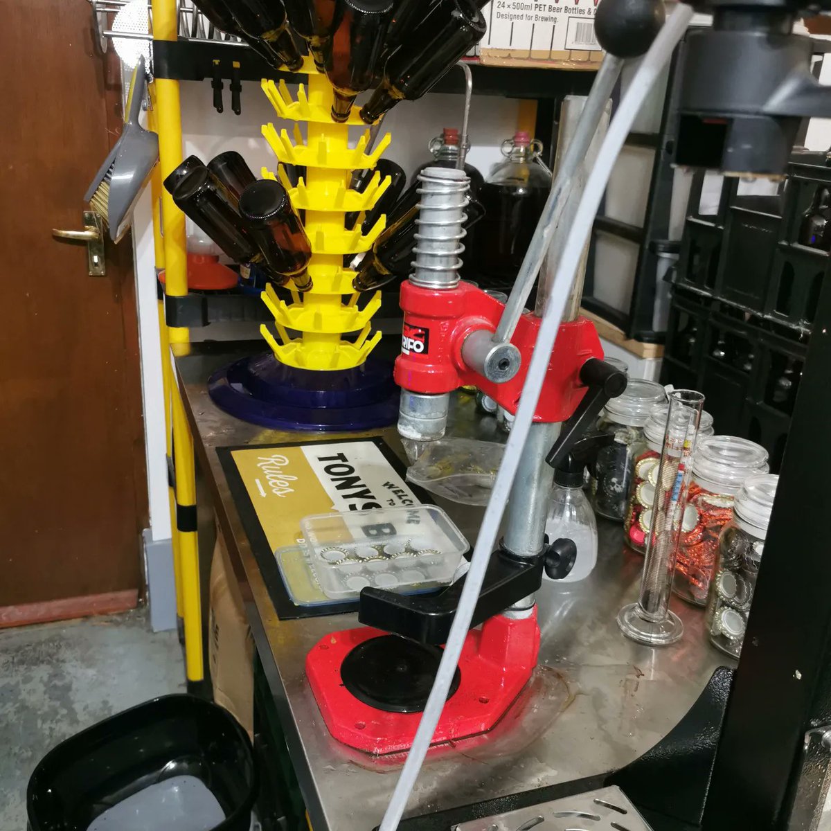 TonyCoulson10's tweet photo. Bottling day! A Hefe-Weissbier lighter than usual so will be reviewing the recipe, could have made something different, but leaving judgement till after the official tasting 😏 #homebrew #homebrewing #scottishcraftbeer #longside #allgrainbrewing #homebrewery #ssbrewtech https://t.co/p4YwGc8cEX