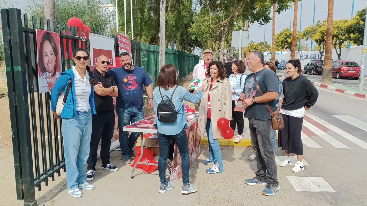 psoeespartinas's tweet photo. Hoy hemos estado en el mercadillo contándoles a nuestr@s vecin@s el proyecto que tenemos para modernizar a Espartinas y conseguir #LaEspartinasQueMereces♥️
#VOTACristinaLosArcos https://t.co/wXs7jgcFxa
