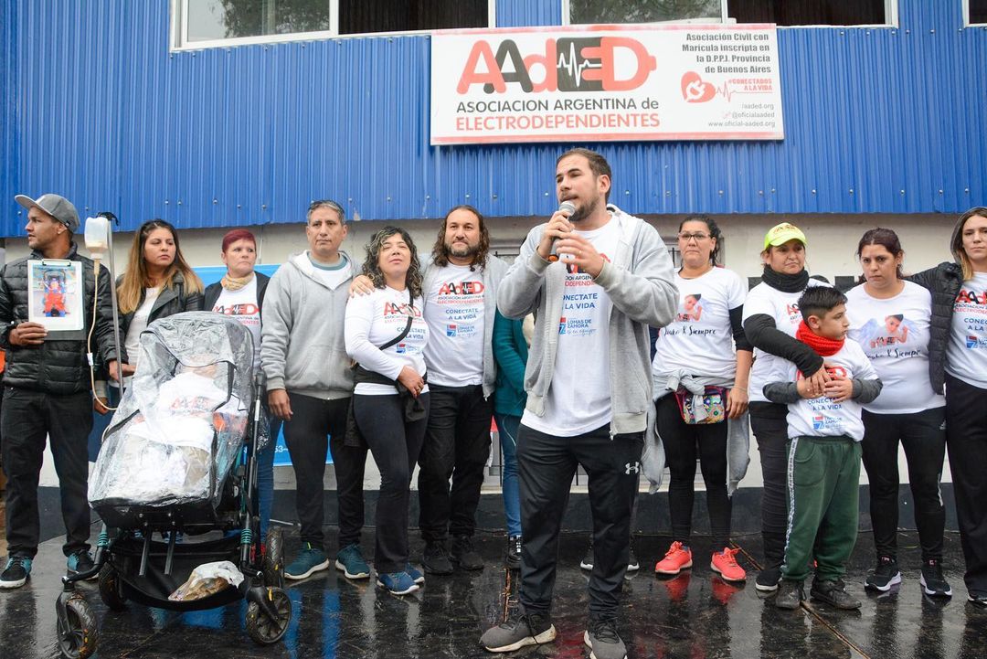marinalesci's tweet photo. ❤️🔌 | Cientos de vecinos y vecinas se sumaron al #LomasSeConecta, la 3ra edición de la maratón para concientizar sobre las personas electrodependientes.
Hermosa jornada con el trabajo en equipo del @ImdiamLomas, @lomasdeportes, @oficialAAdED1 y todas las familias. https://t.co/jBPgCYyb7G