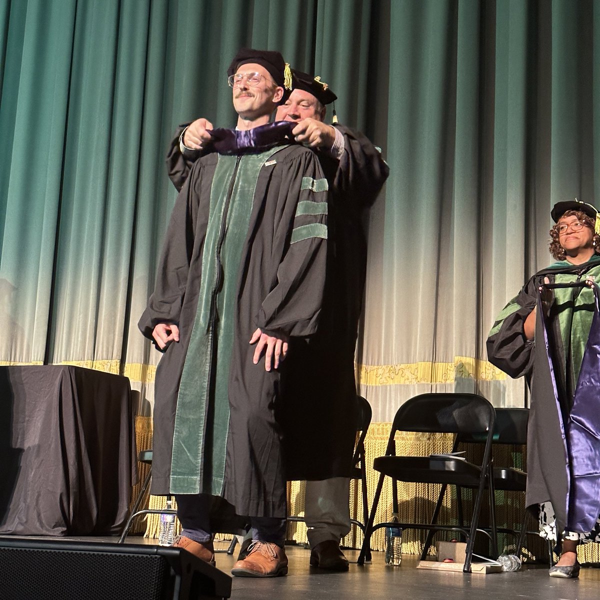 Congratulations to the newest ALUMNI of <a href="/MedicineUVA/">UVA School of Medicine</a>! 🧡💙