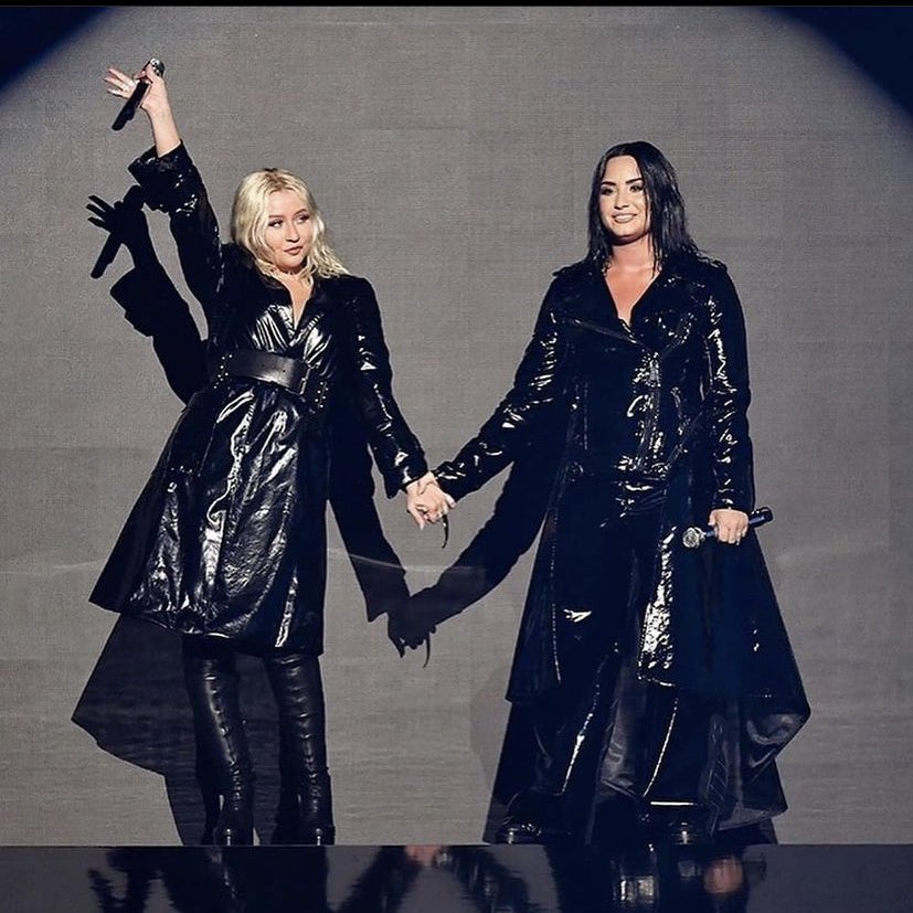 DemisNostalgia's tweet image. Demi 5 years ago via Instagram. 

‘Thank you for everything @xtina. Listen to #FALLINLINE (link in bio) #xtinademi_BBMAS’