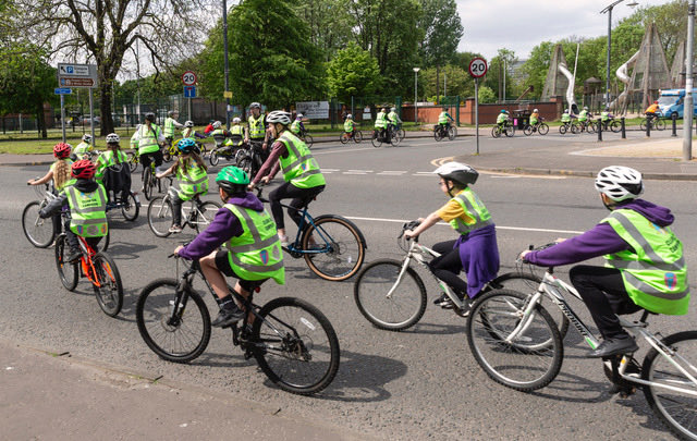 M8 J13 protests #CleanAirCampaign our collaboration with @SunnysidePri @_OnBikes highlighting active transport infrastructure needs in NE Glasgow #ArtistsInCommunities @glasgowlife #CreativeClimateAction 🍃 ⁦@GetGlesgaMoving⁩
@StPaulsYF @msmandymcintosh  🚴🏿‍♀️ 🚴‍♀️🚴🚴‍♂️🚴‍♂️🚴🏾‍♀️🚴🏻‍♂️