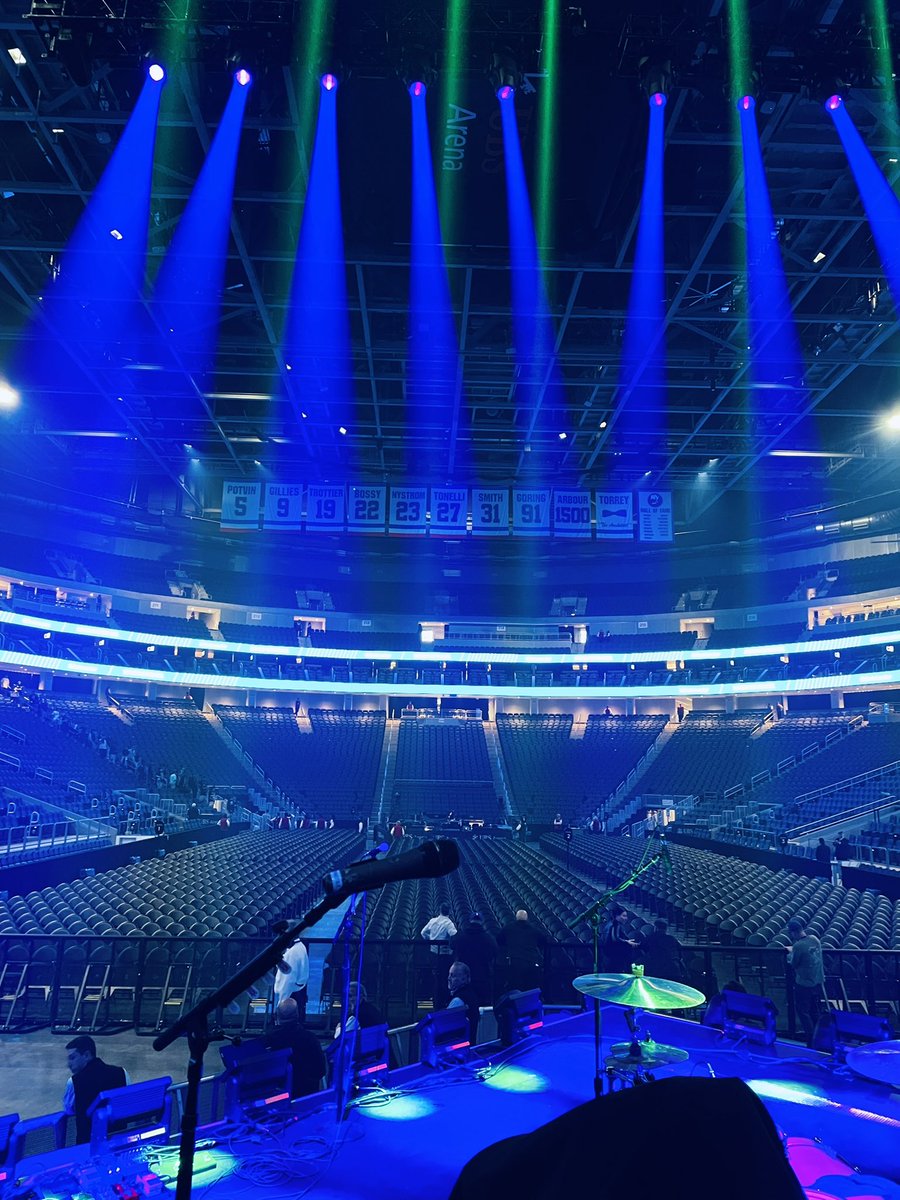 GuitarTechTom's tweet photo. And that’s a wrap!! Thanks to Beauty School Dropout @bsd_wav for having me out as their stage manager/guitar technician! What an amazing tour this has been, made new life long friends and got to check off a few bucket list arenas a long the way. 

Watching @turnstileluvconnection rip it up every night was incredible, Do yourselves a favor and go check them out! The entire Turnstile camp are all top tier humans and I wish them all the best!! 

Massive shout out/Thank you to @blink182 band and crew for ALL of their amazing hospitality! @travisbarker @markhoppus @tomdelonge 

Wishing my new brothers in Beauty School Dropout much success on their European Tour and on their new single. 

Much love,
-GuitarTechTom-

#guitartechnician #stagemanager #stagerightcrew #wearetheroadcrew #roadcrew #tourlife #whatsonyourbench #turnstile #blink182 #beautyschooldropout #arenatour #northamericantour #lfg #travisbarker #tomdelonge #markhoppus #iplayslinky #iuseue #thankful