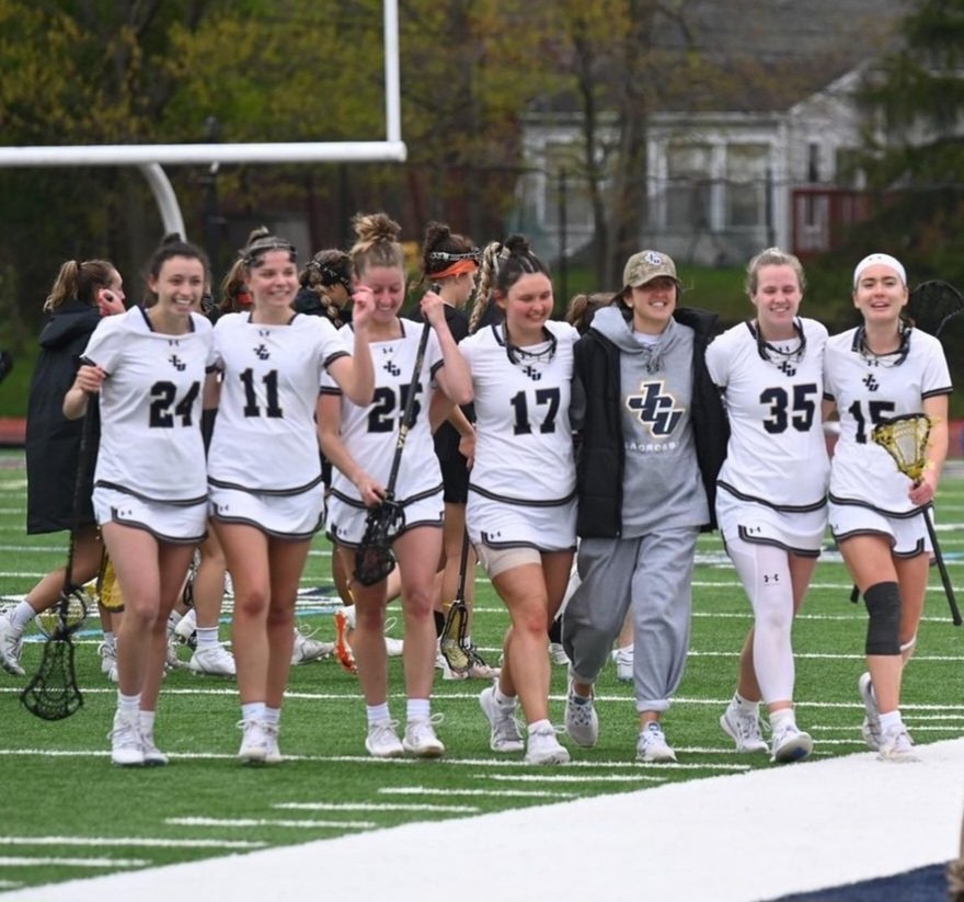I'd like to congratulate these 7 young women on graduating form @JohnCarrollU. They are what is great about @d3sports  and @jcuwlax. Lainey, Hannah,  Liv, Shan, Cay, Kenny & Mary you will not be forgotten. Good luck ladies, you did good!

💙⚡️💛