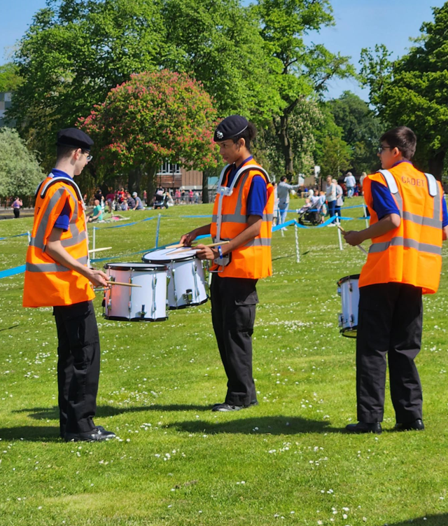 CadetsWMP's tweet image. Well done #1BE &amp;amp; #1DC Cadets &amp;amp; amazing #Volunteers , out today supporting @raceforlife cruk.ink/41vgnYz event in #CannonHillPark , ready to #support &amp;amp; Make some noise for all participants when they crossed the finish line! 👏👏🥁👮‍♀️👮‍♂️🥁👏👏