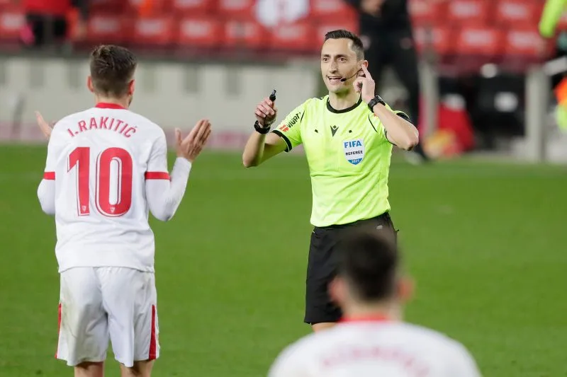 LaLigaenDirecto's tweet photo. #DATO El Sevilla sería el equipo más perjudicado si NO existiera el VAR desde que se implantó (44 acciones).

El Sevilla sería el equipo más perjudicado si NO existiera el VAR en LaLiga 2022/23 (15 acciones). https://t.co/A38VxmowDJ