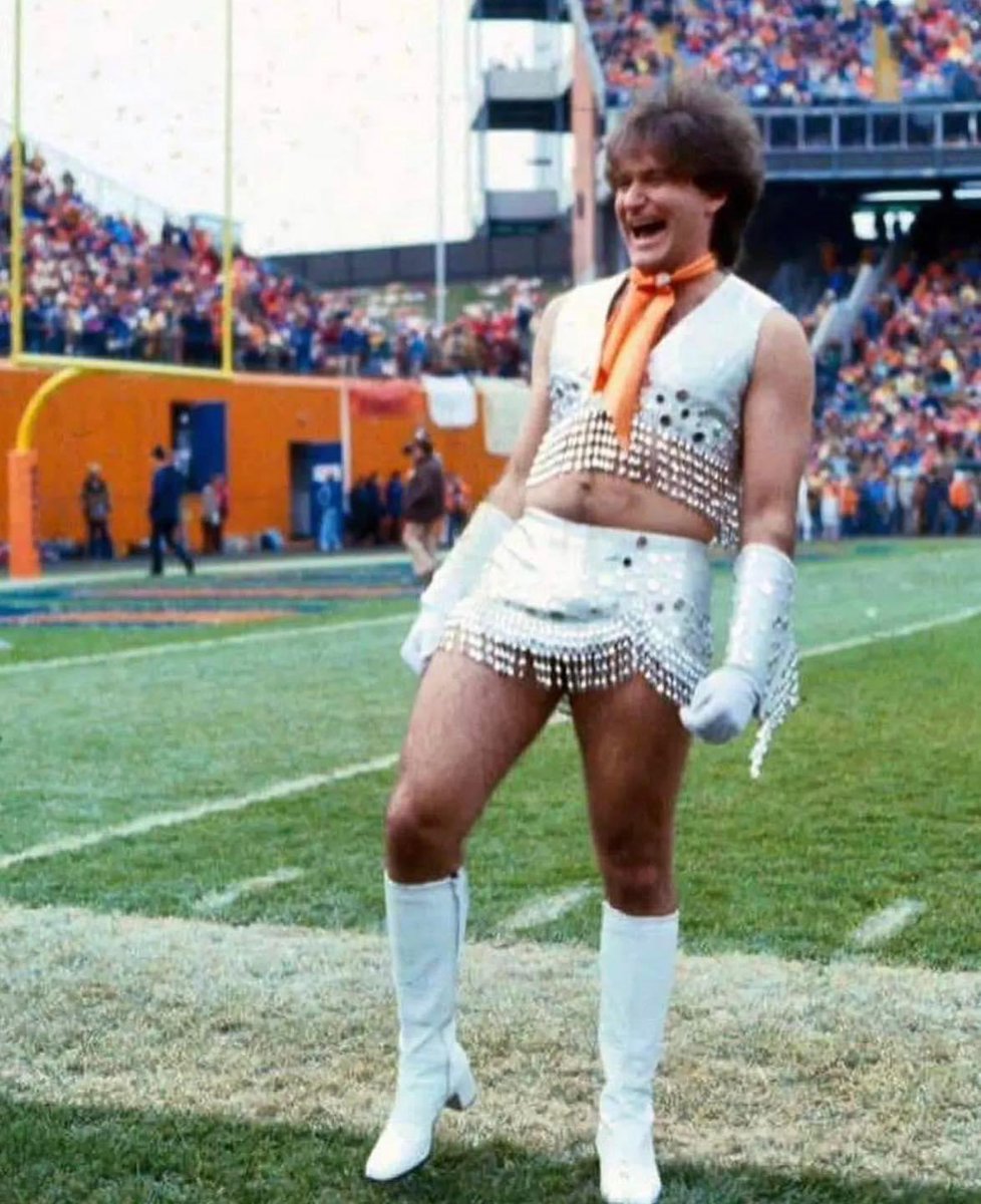 Robin Williams corrupting some kids at a Broncos game. 🤣