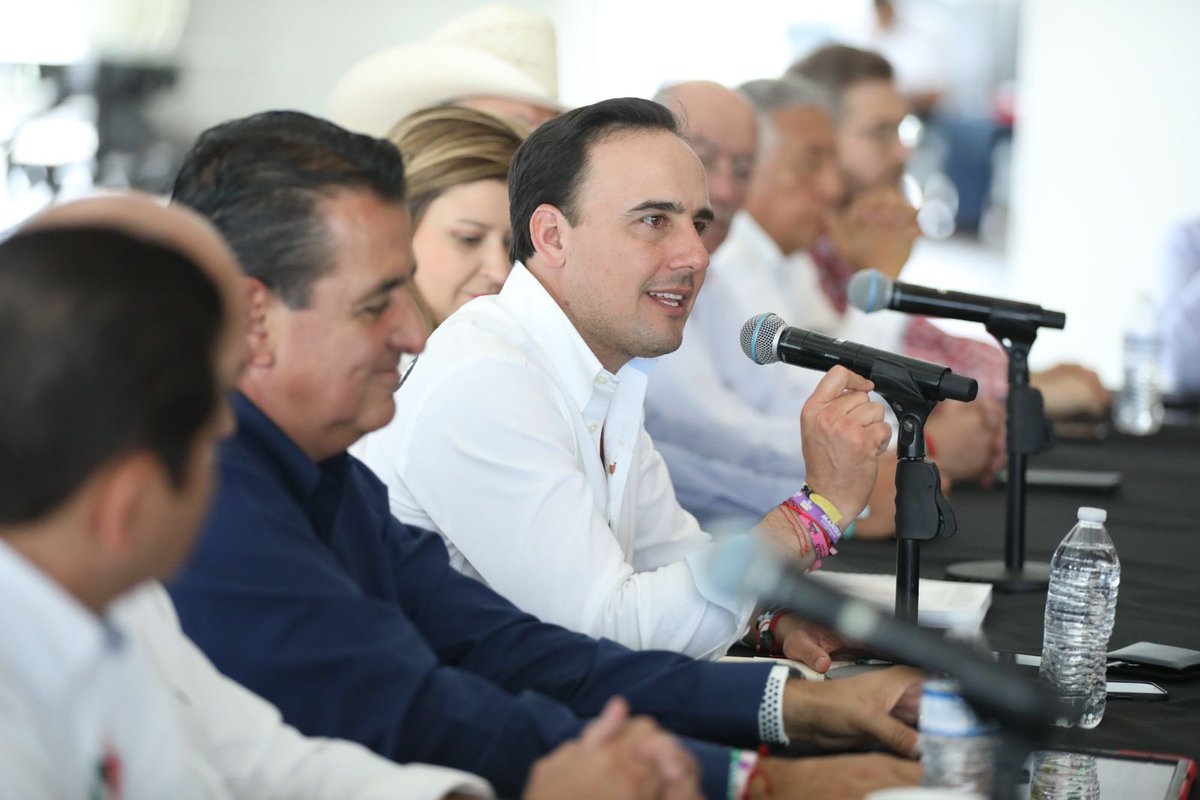 manolojim's tweet photo. Gracias a los integrantes de la Fundación Colosio por su trabajo durante estos meses. Con sus recorridos por todo el estado enriquecimos nuestra propuesta de trabajo, cuya piedra angular es el sentir y pensar de la gente. (1/2) https://t.co/nZKSVsjCIT