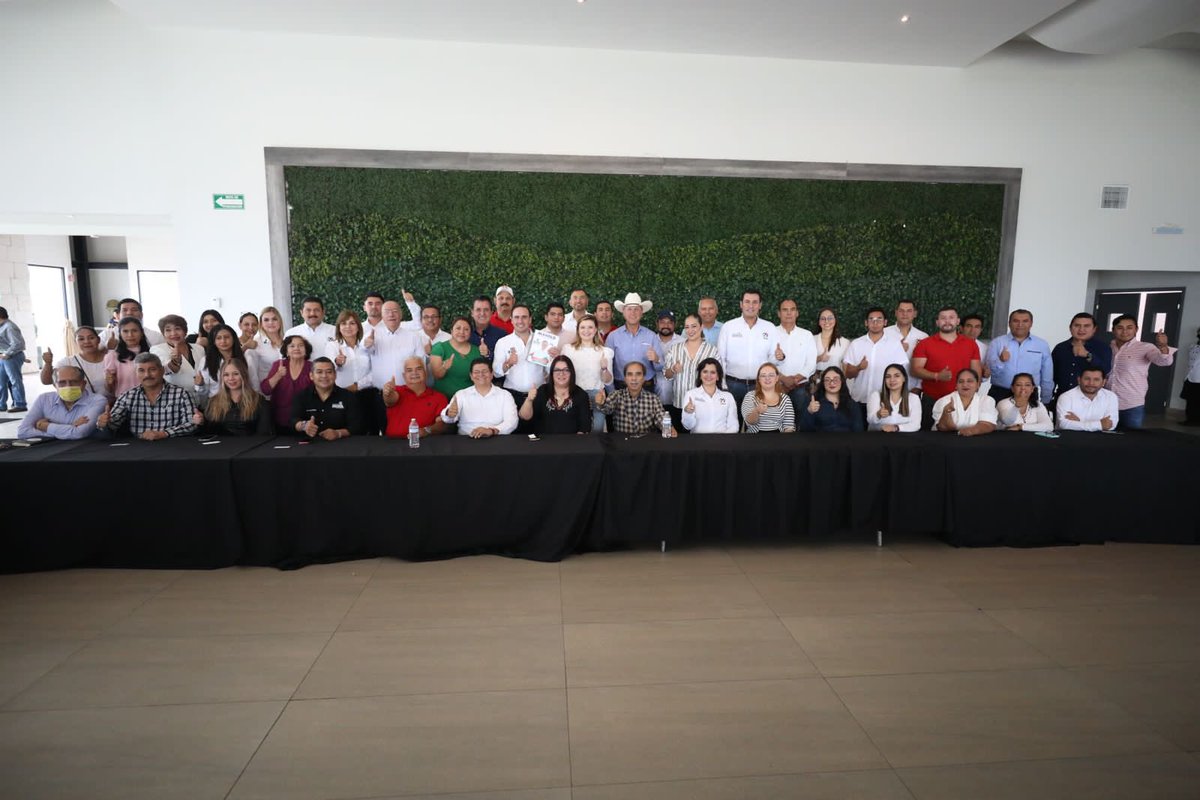 manolojim's tweet photo. Gracias a los integrantes de la Fundación Colosio por su trabajo durante estos meses. Con sus recorridos por todo el estado enriquecimos nuestra propuesta de trabajo, cuya piedra angular es el sentir y pensar de la gente. (1/2) https://t.co/nZKSVsjCIT