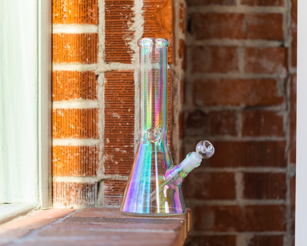 cannabox's tweet image. Standing at an impressive 12” tall, the XL Iridescent Beaker is straight from a stoner’s dream 💤✨

Search 🔍: XL Iridescent Water Pipe