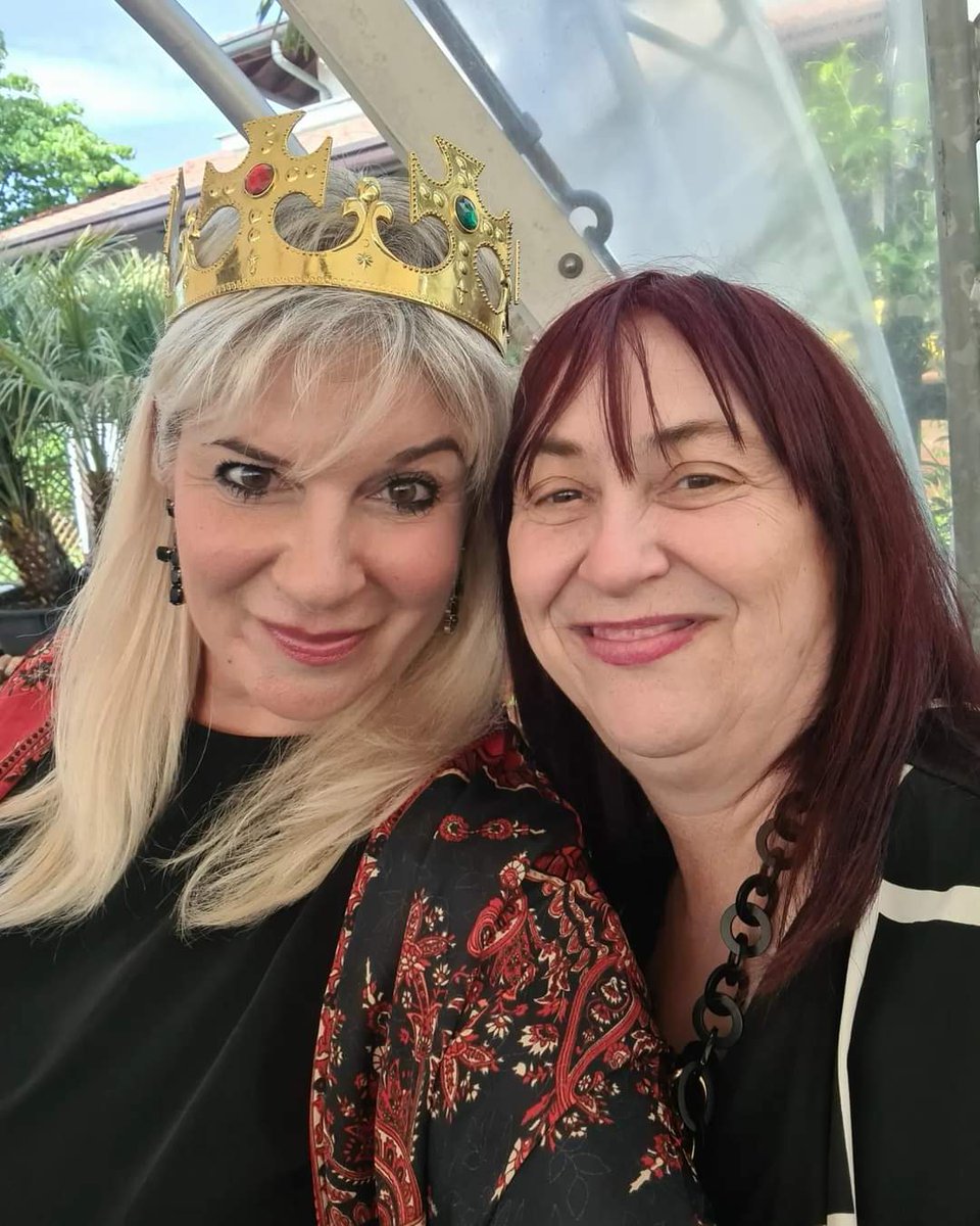 BettyGiro's tweet photo. Auguri per il tuo non compleanno ❤️🎁🌹 https://t.co/xtcXBHwM6G