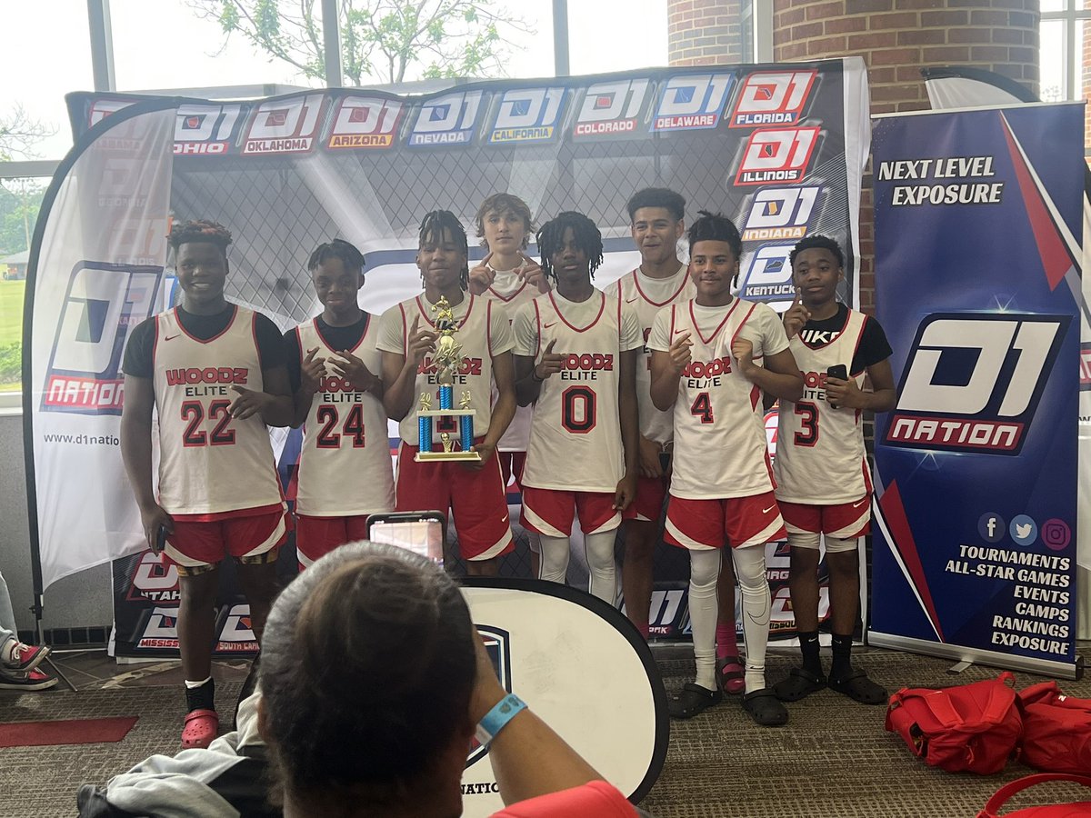 michelleallen_4's tweet photo. Arkansas went to Alabama and showed out, bringing back some 1st place hardware!! Proud of team and coaches!! Trey was selected to play in the D1 Nation All Star game in Atlanta in August based on his performance!! Keep working son, it shows!!! @TJAllenWPS @oliviaallen30 https://t.co/6FIg3yWqMA