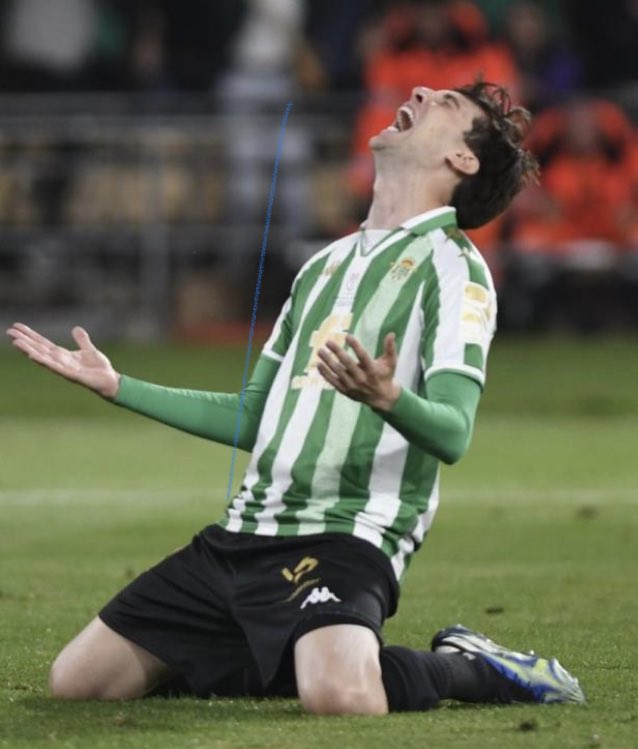 El Sevilla, con uno más, no es capaz de meterle mano a un Betis que jugó al ralentí.

Miranda hace un ‘Banega’ y Monchi saluda en el centro del campo tras el empate.
#ManquePierda