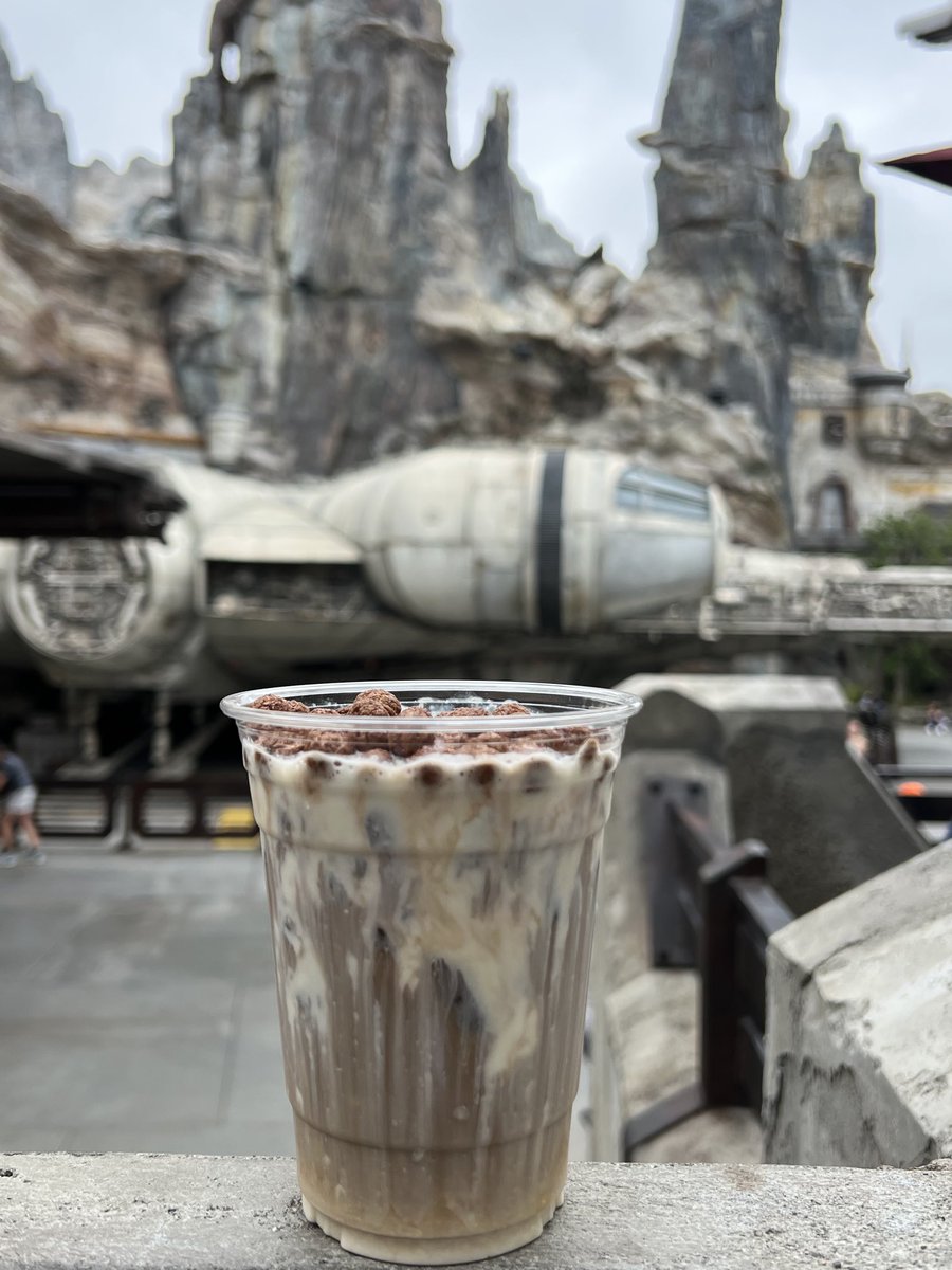 ejay0621's tweet photo. Craving that Cold Brew Black Caf with Sweet Cream Cheese and Chocolate Puffs from Docking Bay 7 at Galaxy's Edge, but it's 109 miles away! 😩 #SatisfyMyCravings #NeedMyFix #GalaxysEdge #CoffeeLover #TreatYourself #coffee #disney #starwars #foodie https://t.co/c7vN14S5yw