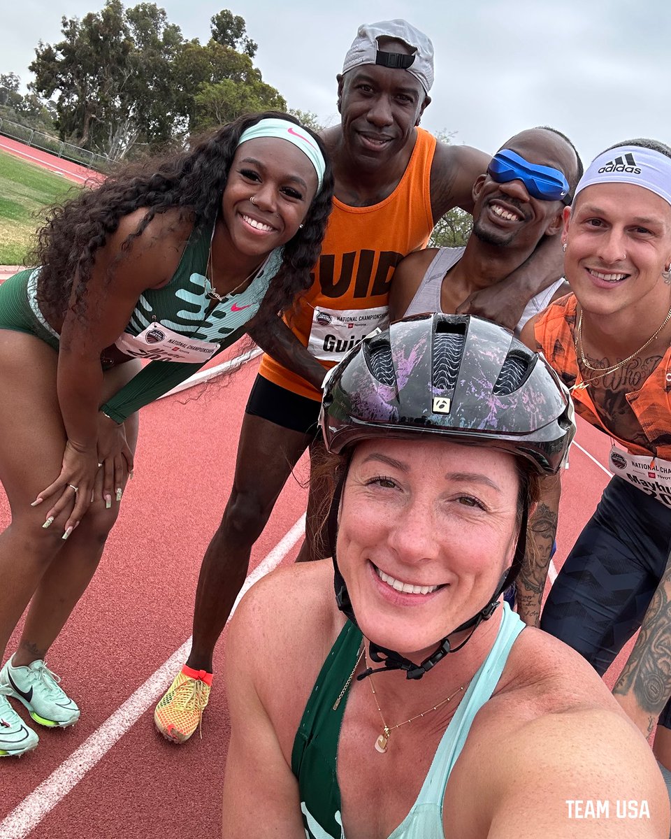 Selfie with the 4x100m universal relay squad 🤳