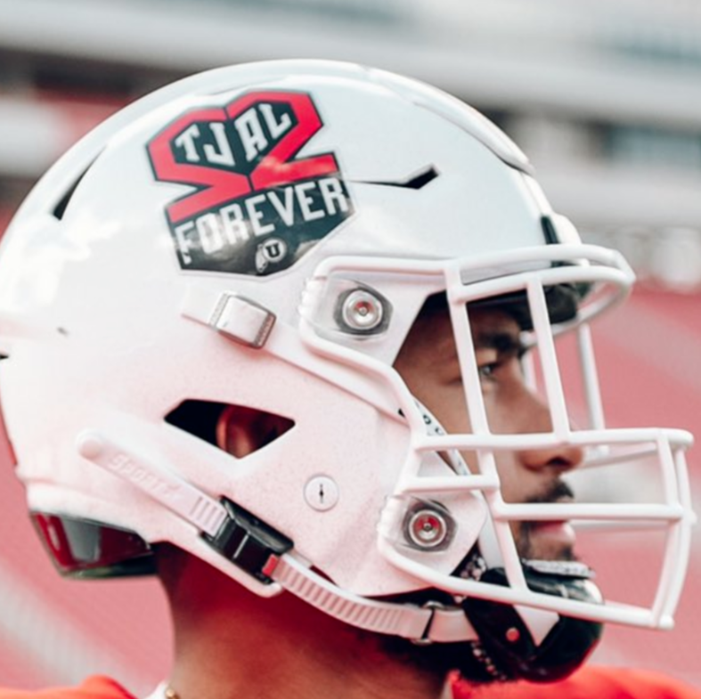 CFBHome's tweet photo. Round of 32 for the Best Helmet Bracket

2. Utah v. 6. Arizona State

Who are you voting for?

Poll below⬇️ https://t.co/GAYoNmEYQn