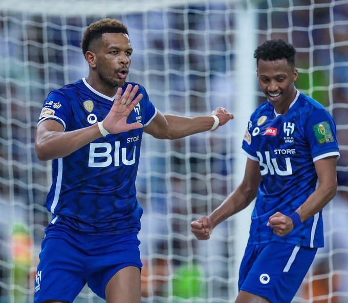 البليهي يكشف طلبه الرحيل الهلال