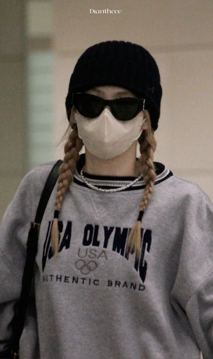 240522 로제 인천공항 입국
코디 완전 이뻐엉💕

#블랙핑크 #블랙핑크로제 #로제 #BLACKPINK #BLACKPINKROSÉ 
#채영 #박채영