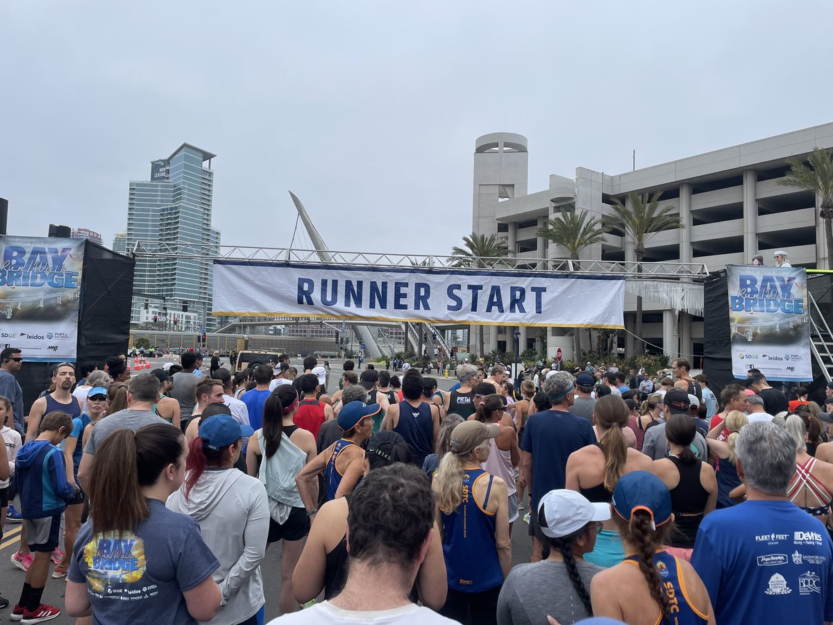 CoachHop's tweet photo. What an amazing day #NavyBridgeRun #Mikkellerrunclubsd 🏃🏼♂️🌯🍺❤️ https://t.co/A7y08Vi0QT